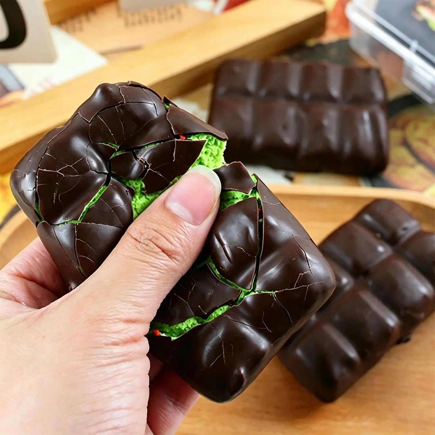 Chocolate Squeeze Toy Crispy Chocolate Wax Cracking Stress Ball Soft Realistic Food Squeeze Fidget Toy Relieve Stress Squishy